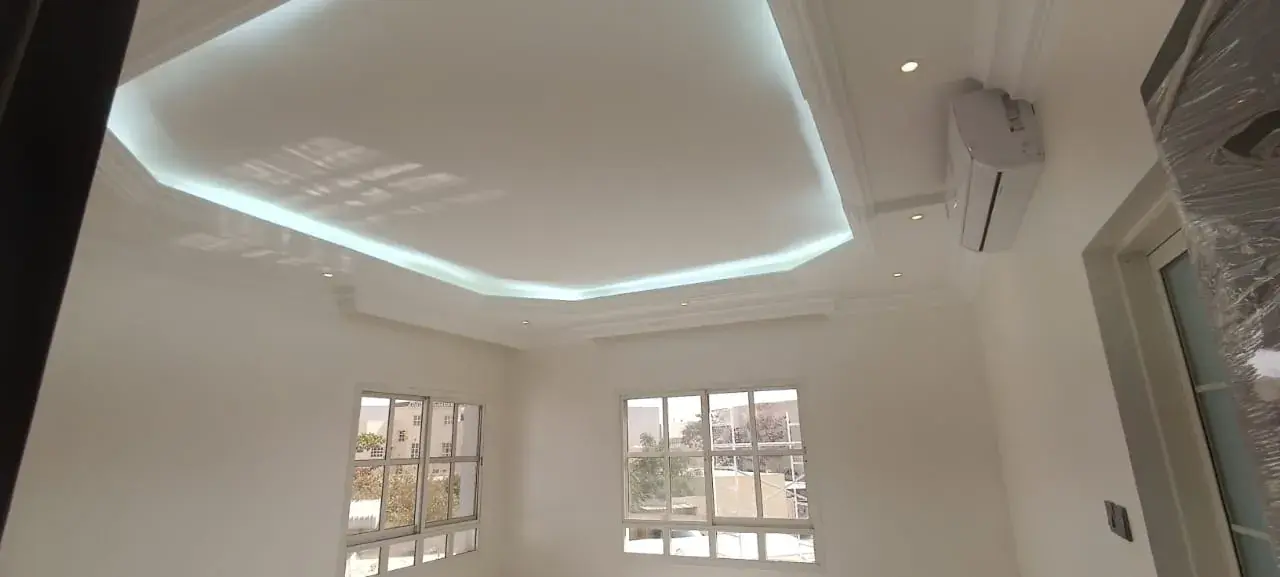 Finished room with cove lighting and split AC